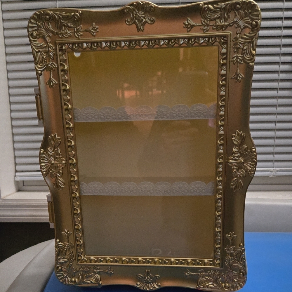 Room to Room Elegant Gold Display Shelf - Picture 2 of 3